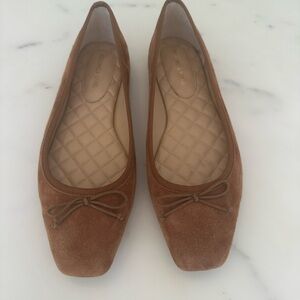 NEW Veronica Beard Tan Suede Flats with Bow Detail and Quilted Insole size 8